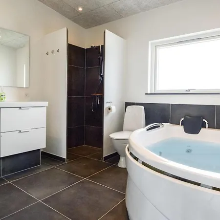 بيت للعطل Four-bedroom In Haderslev *